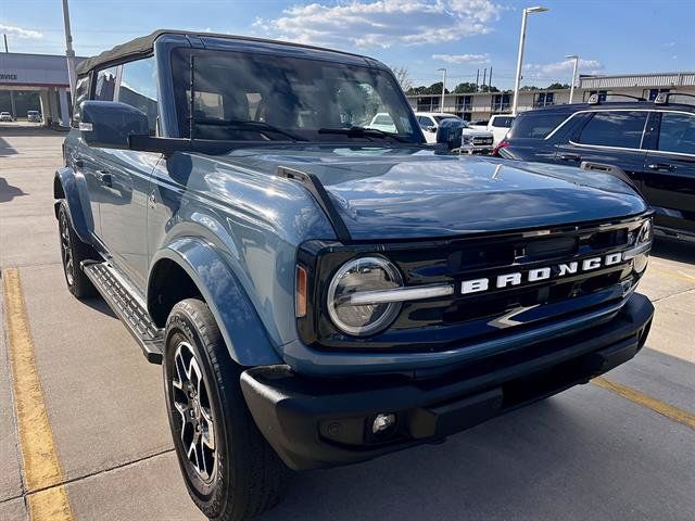 Used 2022 Ford Bronco Outer Banks AWD/4WD image 1