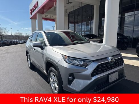 Used 2021 Toyota RAV4 XLE image 3