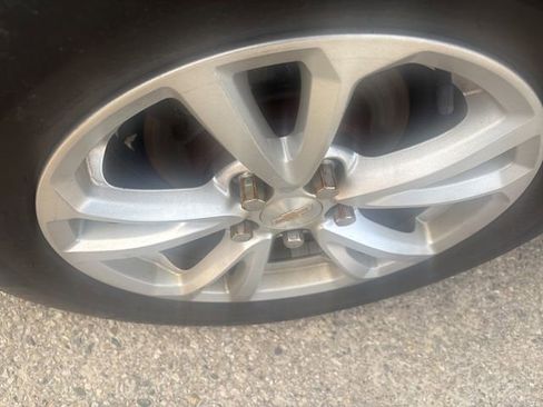 Used 2017 Chevrolet Equinox LT w/ Convenience Package image 9