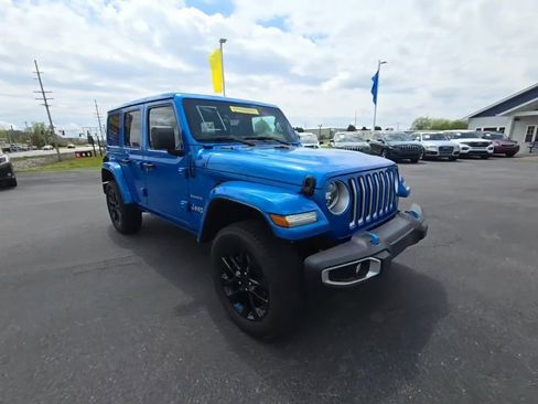 Used 2023 Jeep Wrangler Unlimited Sahara w/ Cold Weather Group AWD/4WD image 3