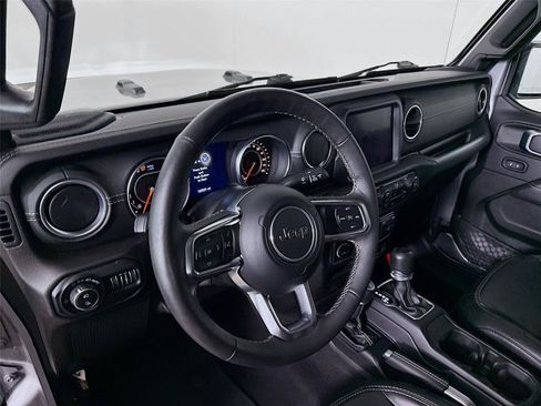 Used 2020 Jeep Gladiator Overland AWD/4WD image 24