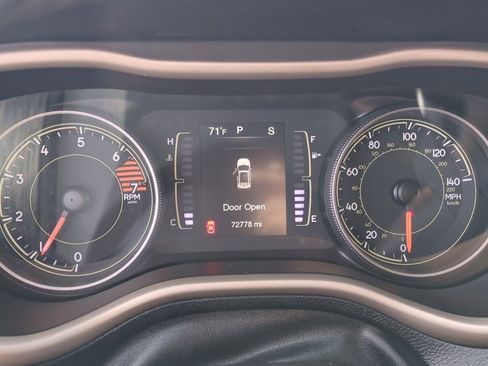 Used 2018 Jeep Cherokee Latitude w/ Altitude Package image 14