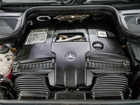 Used 2024 Mercedes-Benz Maybach GLS 600 4MATIC image 27