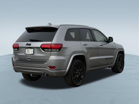 Used 2019 Jeep Grand Cherokee Altitude RWD image 9