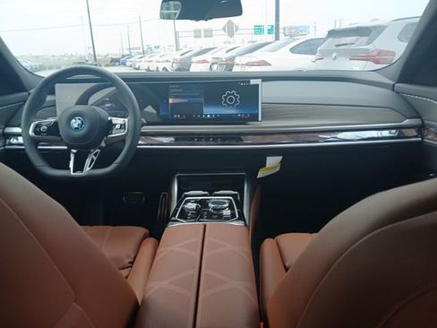 New 2025 BMW i7 xDrive60 image 13