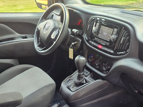 Used 2019 RAM ProMaster City Tradesman FWD image 12