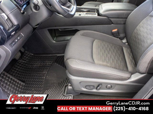Used 2025 Nissan Pathfinder SV FWD image 12
