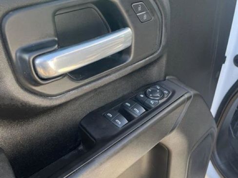 Used 2021 Chevrolet Silverado 2500 Custom w/ Custom Value Package image 10