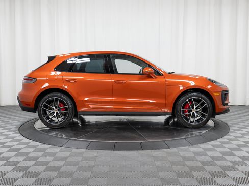 Certified 2024 Porsche Macan S AWD/4WD image 8