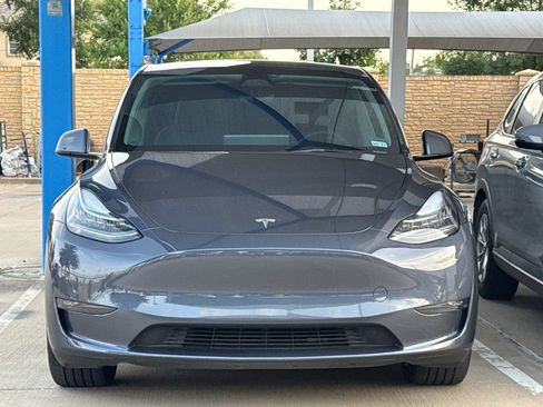 Used 2023 Tesla Model Y Long Range AWD/4WD image 2