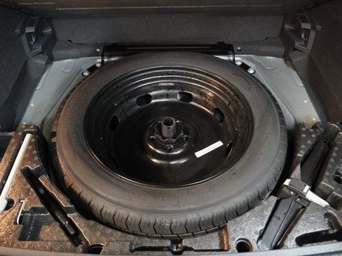 Used 2021 Volkswagen Tiguan SE R-Line image 11