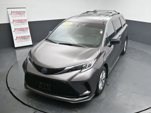 Used 2021 Toyota Sienna XSE w/ XSE Plus Package image 30