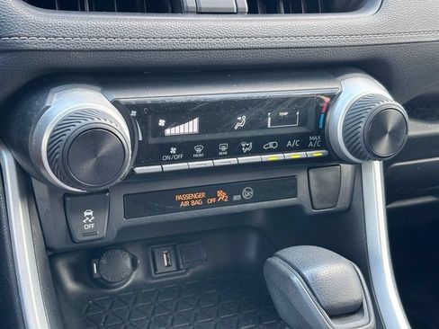 Used 2020 Toyota RAV4 LE FWD image 24