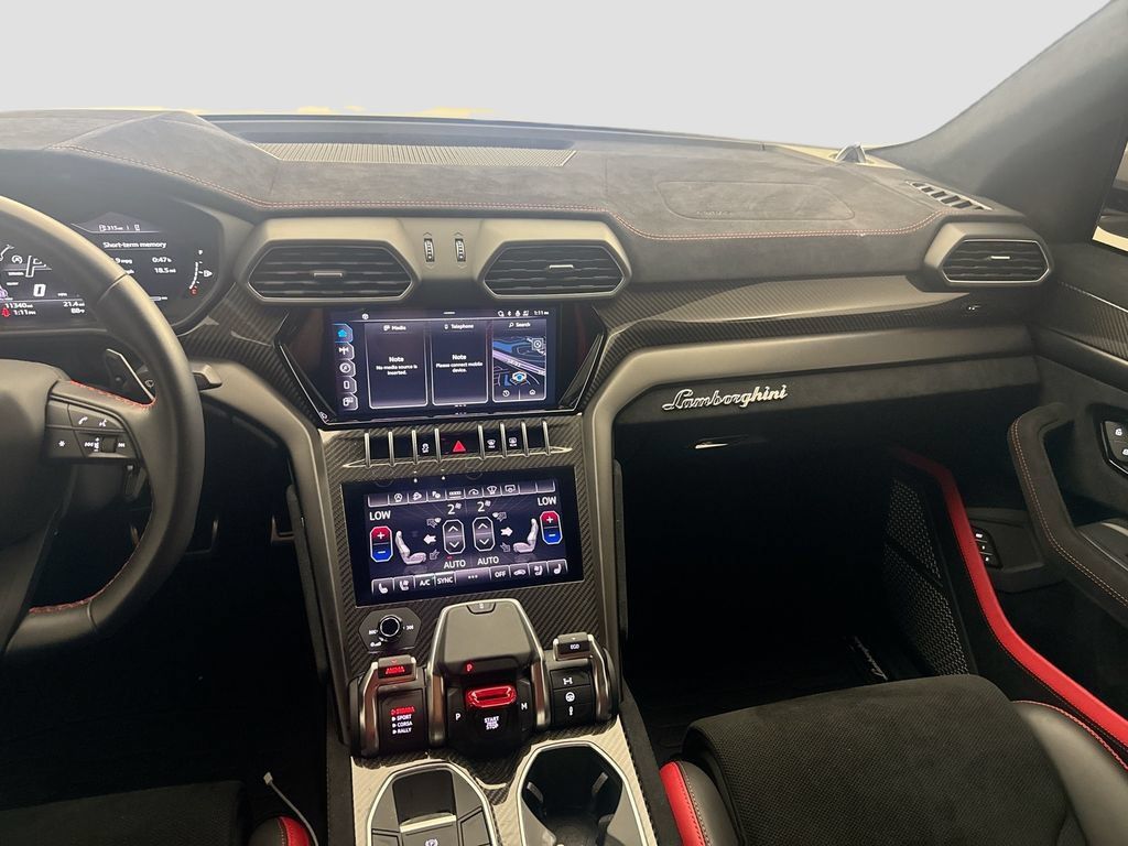 Used 2024 Lamborghini Urus Performante AWD/4WD image 25