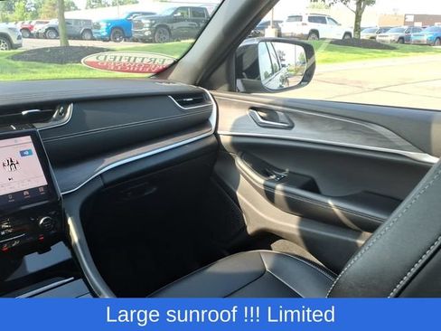 Certified 2024 Jeep Grand Cherokee Limited w/ Black Appearance Package AWD/4WD image 12