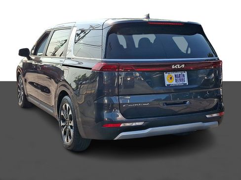 Certified 2022 Kia Carnival EX FWD image 4