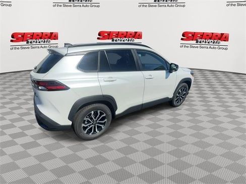 Used 2026 Toyota Corolla Cross SE image 9