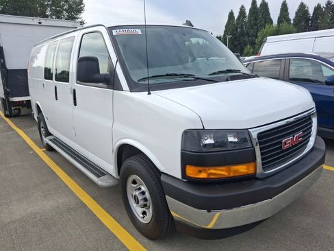 Used 2025 GMC Savana 2500 w/ Driver Convenience Package RWD image 2