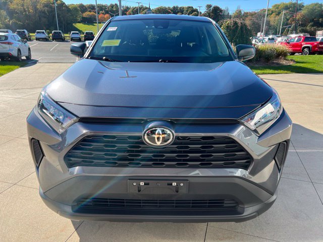 Used 2022 Toyota RAV4 LE AWD/4WD image 3