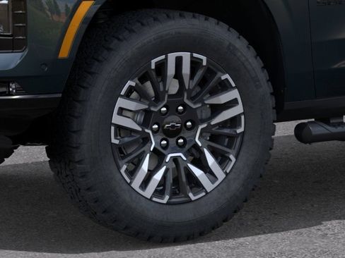 New 2026 Chevrolet Suburban Z71 w/ Comfort Package AWD/4WD image 9