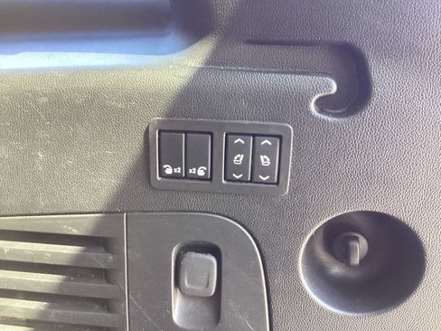 Used 2019 Chevrolet Suburban LT image 16