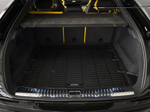 Used 2022 Lamborghini Urus AWD/4WD image 49