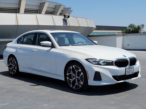 Used 2026 BMW 330i Sedan w/ Convenience Package RWD image 4