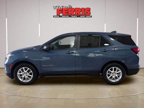 Used 2024 Chevrolet Equinox LS w/ LS Convenience Package FWD image 2
