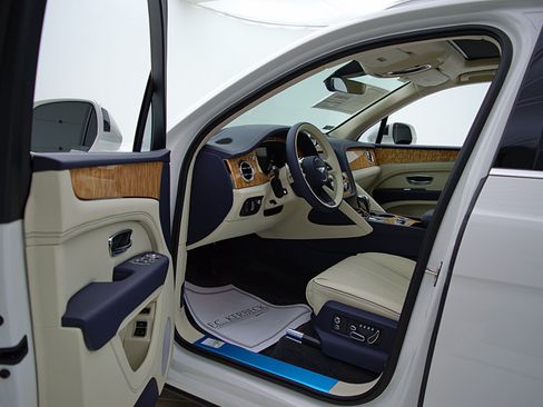 Certified 2023 Bentley Bentayga AWD/4WD image 41
