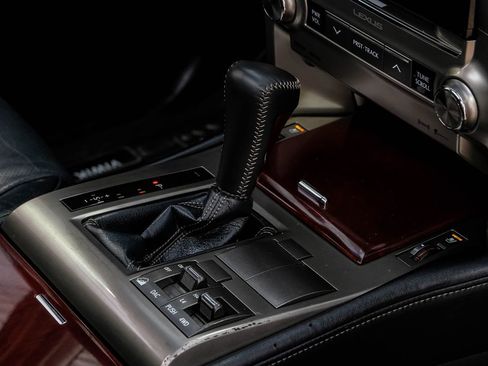 Used 2017 Lexus GX 460 image 22