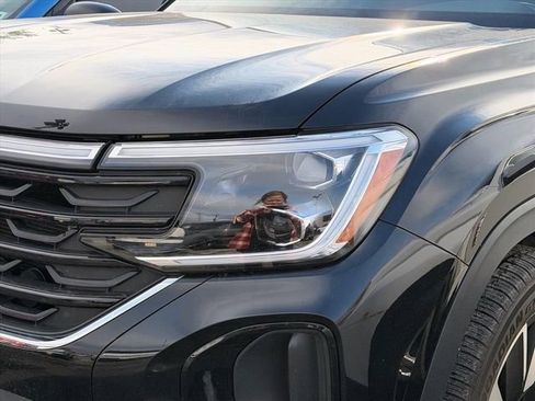 Used 2024 Volkswagen Atlas Cross Sport SE image 31