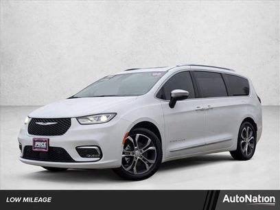 Used 2025 Chrysler Pacifica Pinnacle