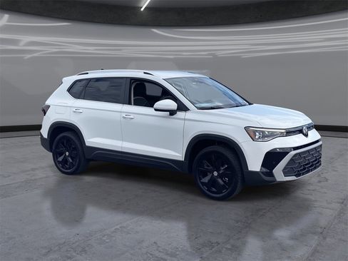 New 2025 Volkswagen Taos SE image 2