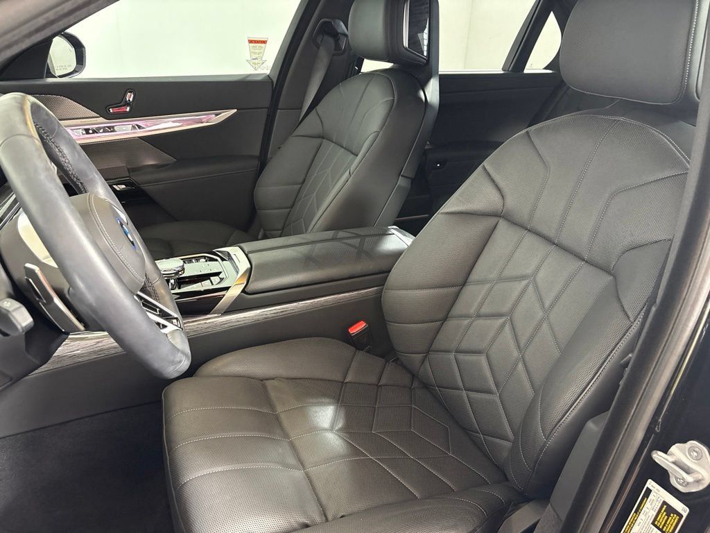 Certified 2025 BMW 750e xDrive AWD/4WD image 26