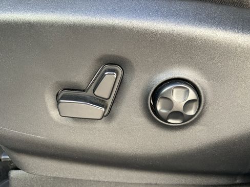 Used 2024 Chrysler Pacifica Limited image 14