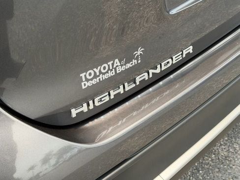 Used 2023 Toyota Highlander XSE FWD image 15