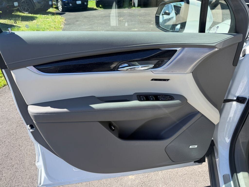Used 2023 Cadillac XT6 Premium Luxury w/ Technology Package AWD/4WD image 9