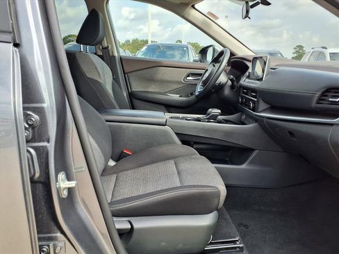 Used 2023 Nissan Rogue SV image 6