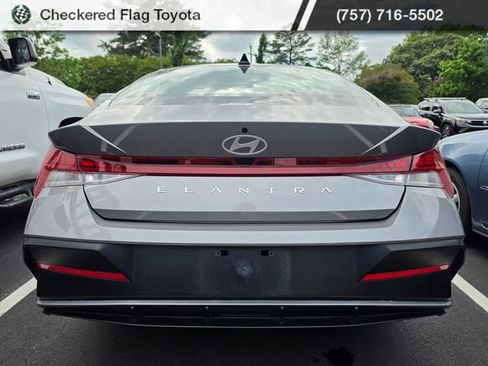 Used 2024 Hyundai Elantra SEL w/ Convenience Package FWD image 5