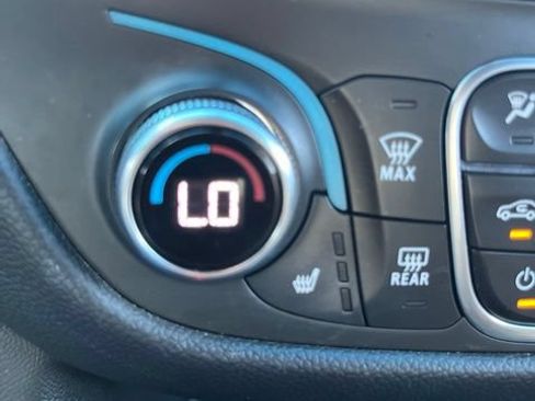 Used 2023 Chevrolet Equinox RS FWD image 19