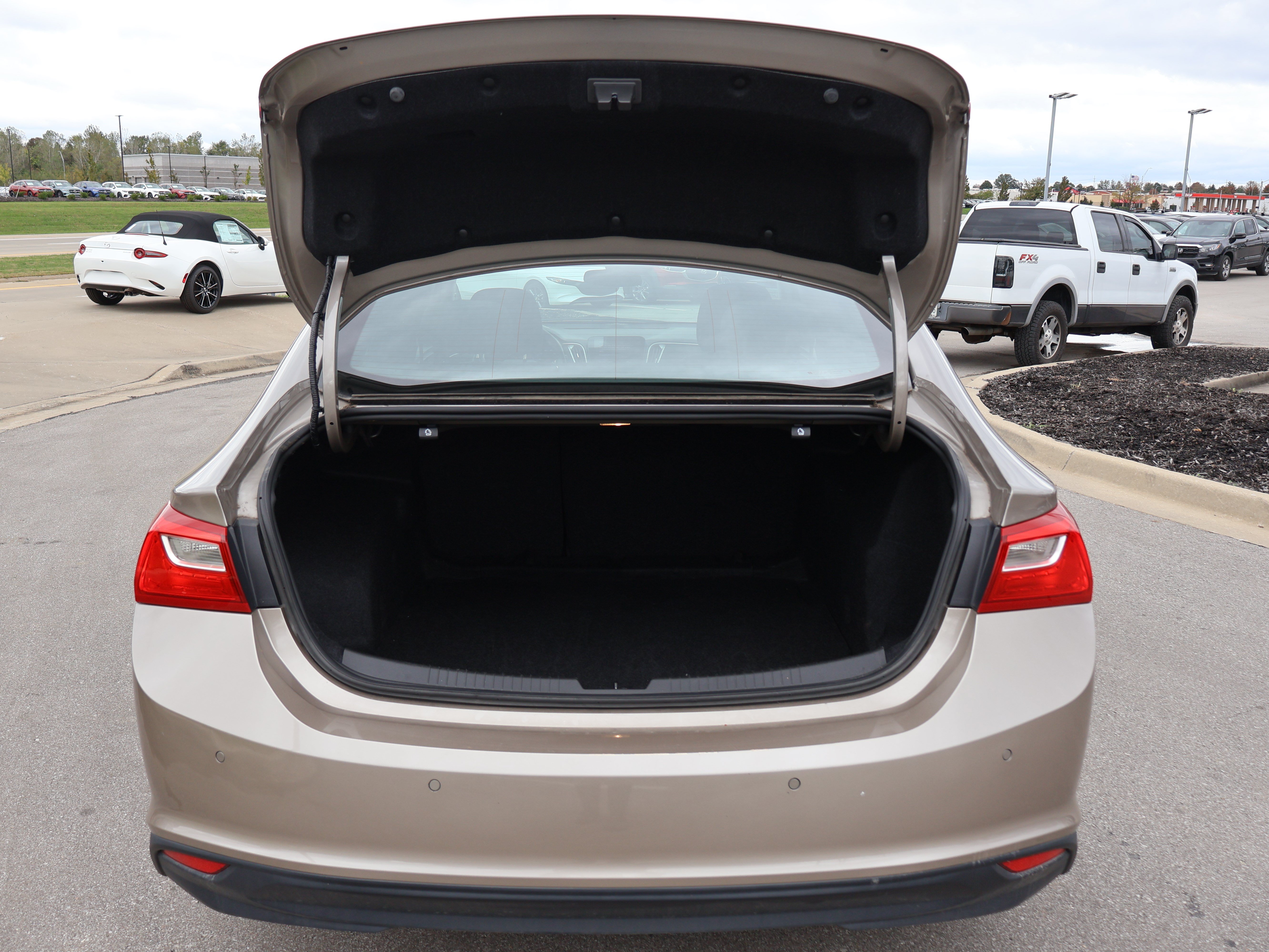 Used 2025 Chevrolet Malibu LT FWD image 12
