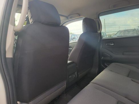 Used 2025 Nissan Frontier SV w/ SV Convenience Package RWD image 25