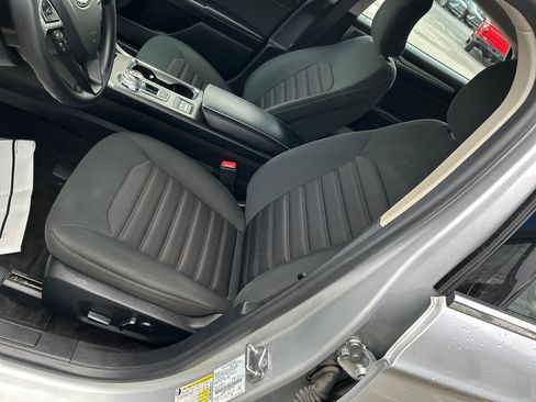 Used 2019 Ford Fusion SE image 10