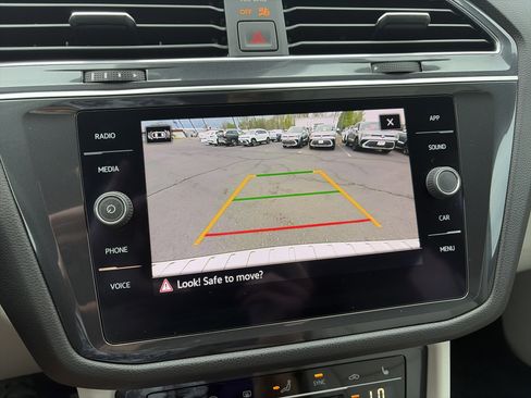 Used 2022 Volkswagen Tiguan SE image 19