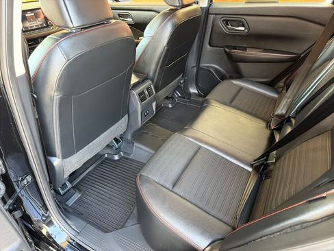 Used 2025 Nissan Rogue SV image 28