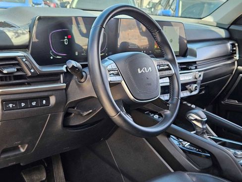 Used 2025 Kia Telluride S image 2