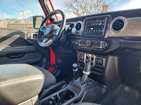 Used 2020 Jeep Wrangler Unlimited Sahara image 16
