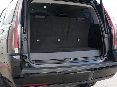 Used 2020 Cadillac Escalade 2WD image 21