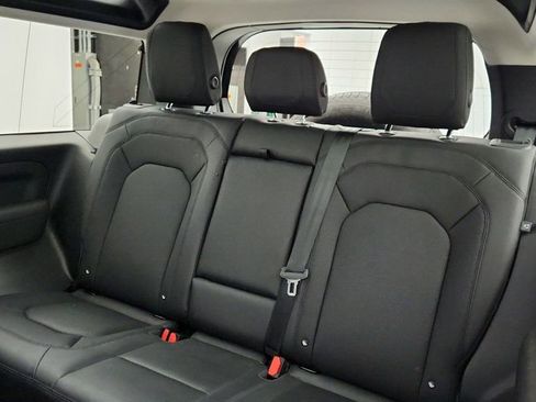 Used 2023 Land Rover Defender 90 SE image 21