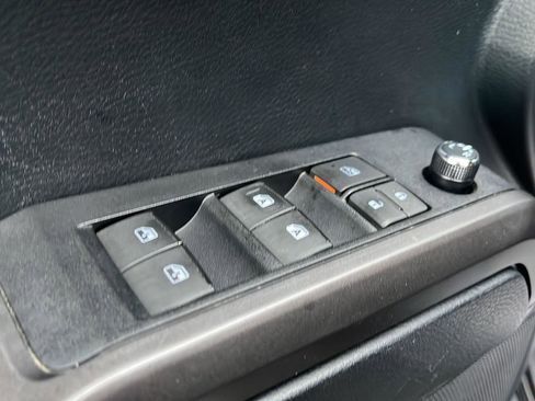 Used 2018 Toyota Tacoma TRD Sport image 10